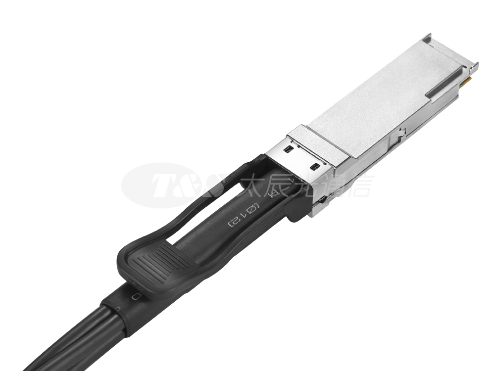 Сравнение преимуществ и недостатки между модулем 40G QSFP SR4 оптически и оптическим кабелем QSFP AOC активным